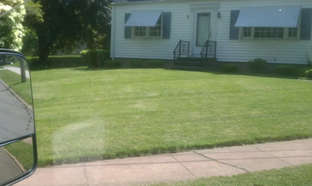 Expert lawn mowing service in Prospect, CT - Custom Grounds