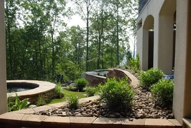 Local landscape design experts serving Greenviile, SC - Custom Landscaping and Design Inc.