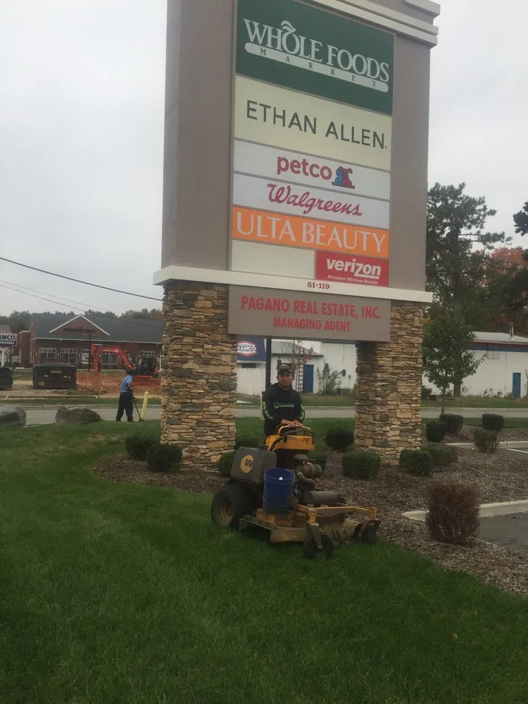 Local garden landscaping experts serving Monroe Township, NJ - Custom Landscaping and Lawncare