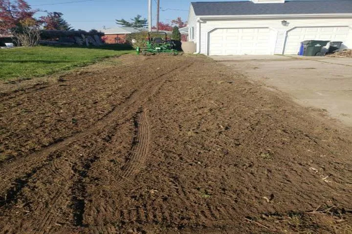 Top-rated residential landscaping experts serving Cedar Rapids, IA - Custom Lawn & Landscaping