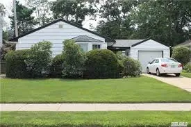 Custom yard maintenance for beautiful yards across Valley Stream, NY - Custom Lawn Care