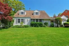 Expert residential landscaping with custom design across Valley Stream, NY - Custom Lawn Care