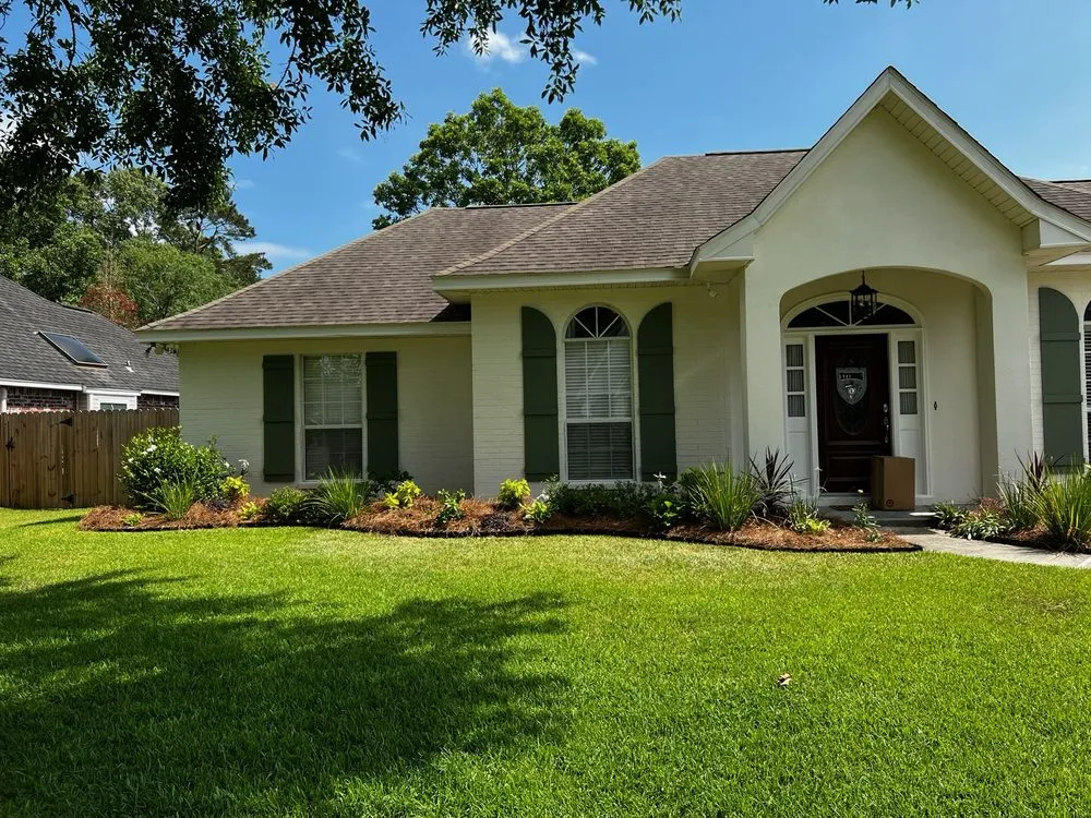 Trusted lawn care service for year-round maintenance across Mandeville, LA - Custom Lawncare ByJohn