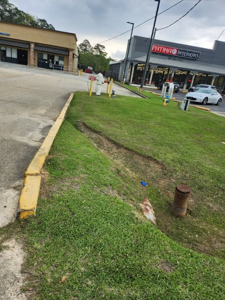 Affordable yard maintenance for residential properties across Mandeville, LA - Custom Lawncare ByJohn