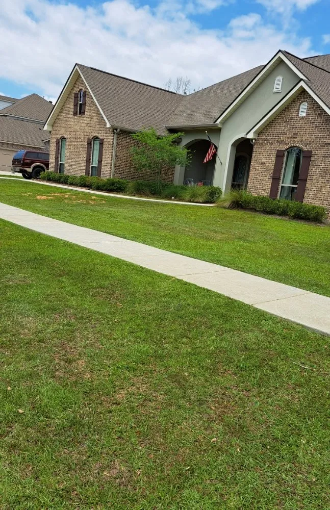 Local yard maintenance for residential properties across Mandeville, LA - Custom Lawncare ByJohn