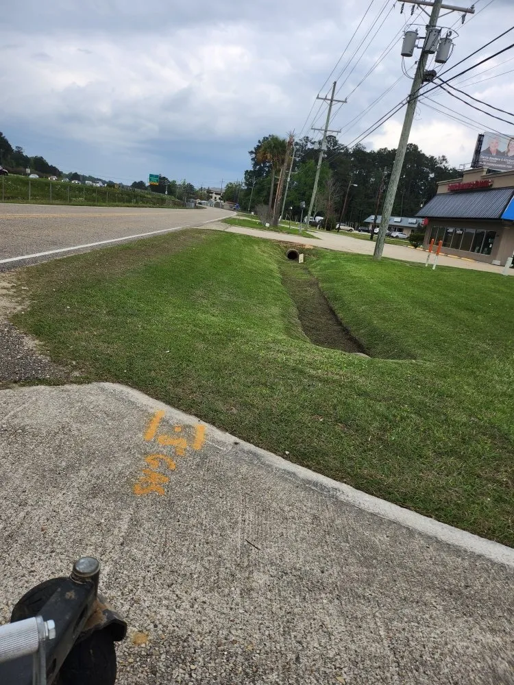 Affordable lawn mowing service in Mandeville, LA - Custom Lawncare ByJohn