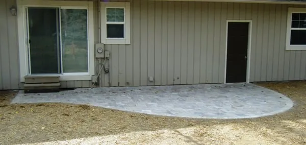 Custom Lawns & Landscape Logo