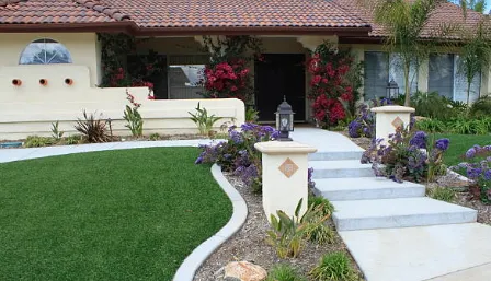 Custom lawn mowing service in Phoenix, AZ - Custom Lawns