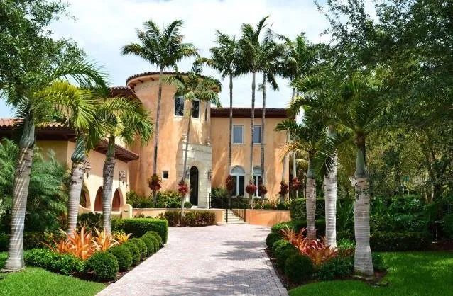 Local outdoor landscaping experts serving Naples, FL - Custom Outdoor Creations of SWFL