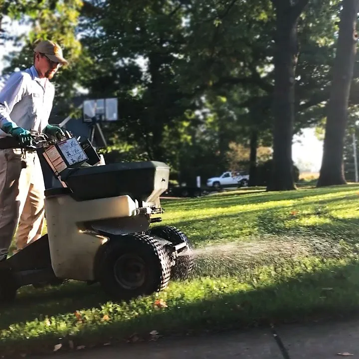 Trusted lawn care service in Flint, MI - Custom Personalized Lawn Care