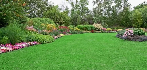 Expert residential landscaping experts serving Flint, MI - Custom Personalized Lawn Care