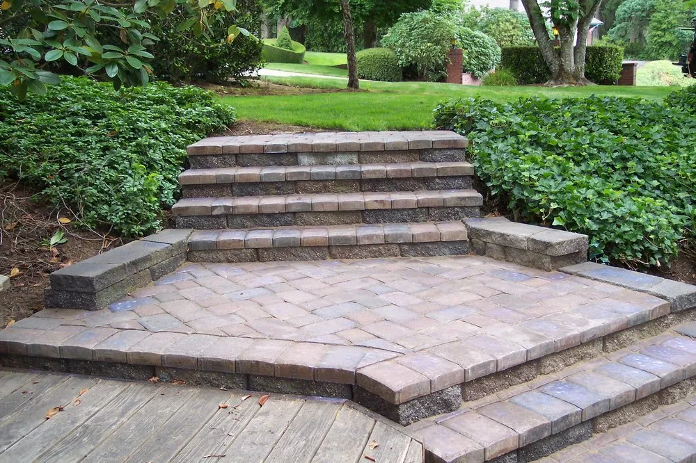 Custom residential landscaping experts serving Eugene, OR - Custom Retaining Walls