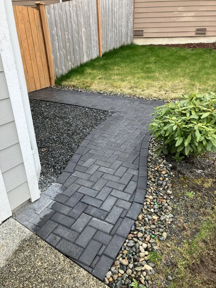 Top-rated yard cleanup service with custom design in Snohomish, WA by Custom Scapes