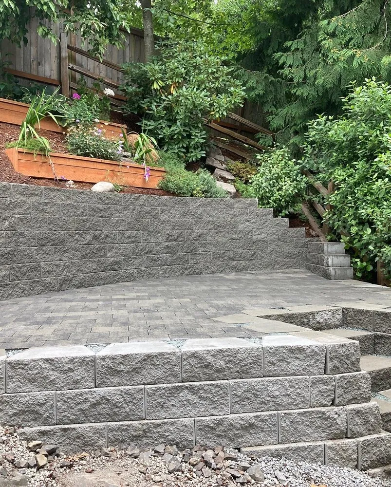 Custom lawn mowing service experts serving Snohomish, WA - Custom Scapes