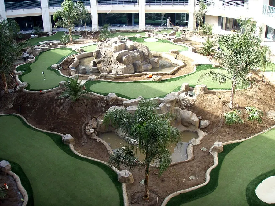 Trusted yard maintenance for homes in Valencia, CA by Custom Turf Scapes