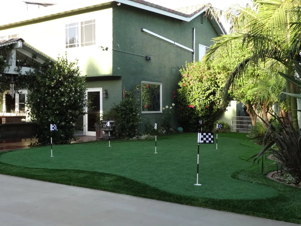 Custom landscaping services experts serving Valencia, CA - Custom Turf Scapes