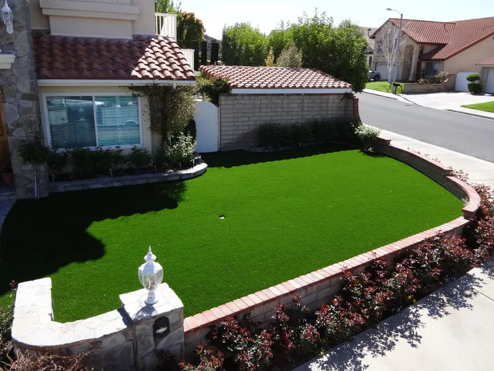 Custom landscape design in Valencia, CA by Custom Turf Scapes