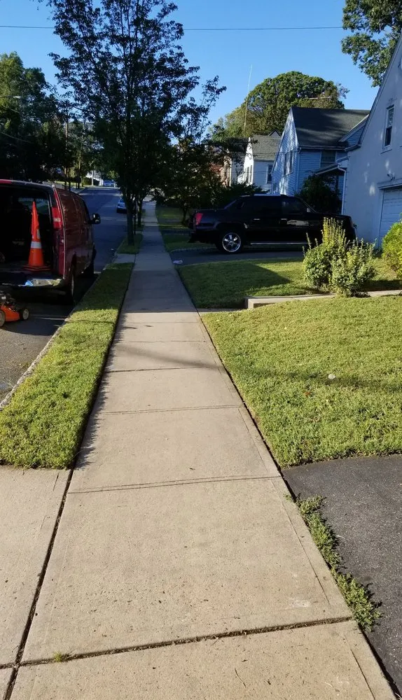 Expert yard cleanup service in Elizabeth, NJ - Customer First Lawn Service