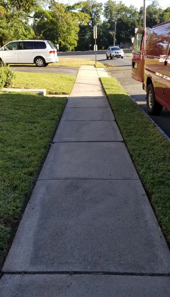 Affordable yard cleanup service in Elizabeth, NJ by Customer First Lawn Service