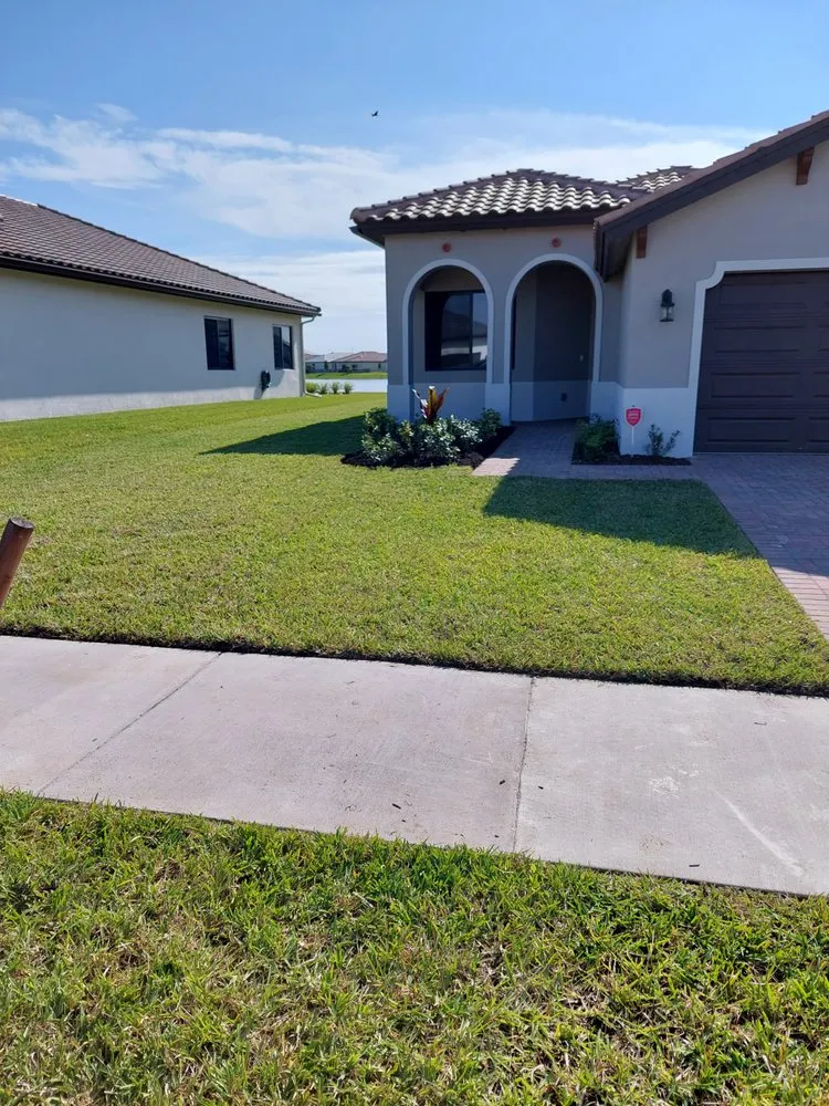 Trusted lawn mowing service for beautiful yards across Naples, FL - Customized lawn