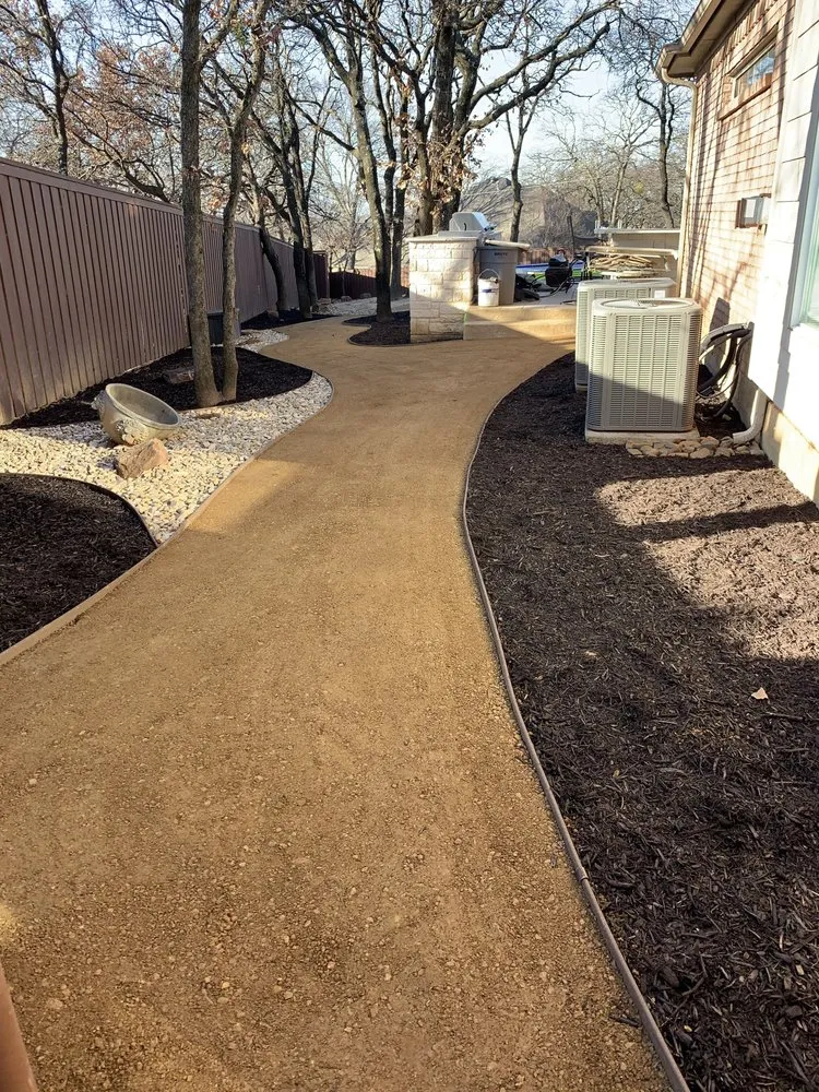 Expert yard maintenance experts serving Alvarado, TX - Customscapes