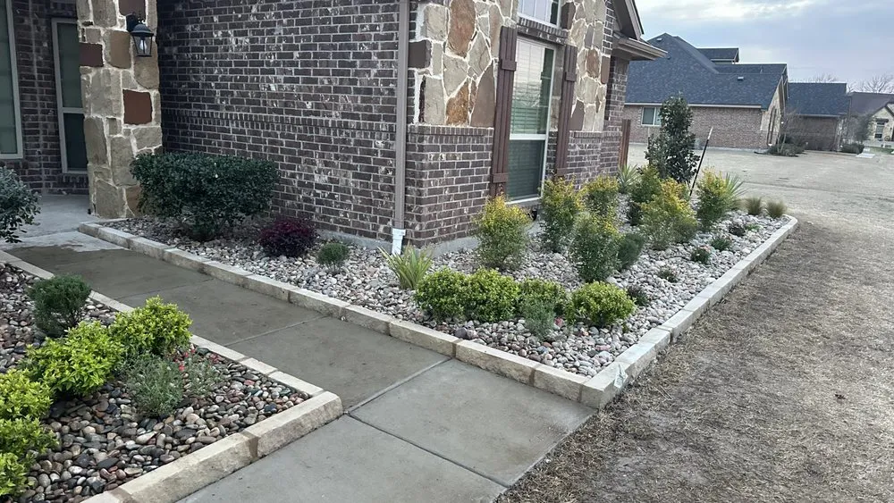Affordable residential landscaping near you in Alvarado, TX by Customscapes