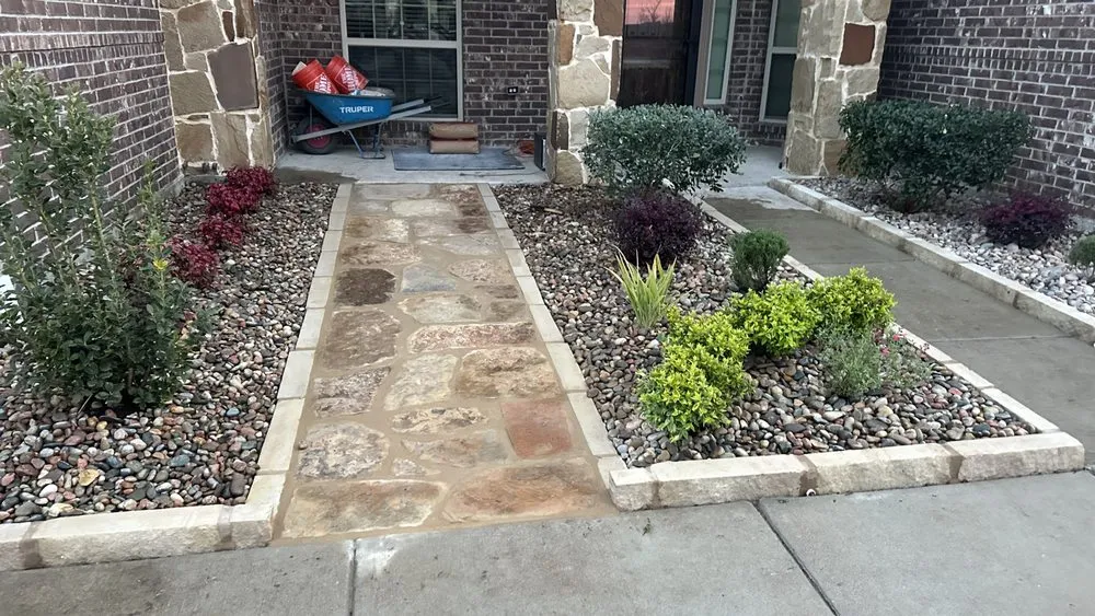 Trusted yard cleanup service for beautiful yards across Alvarado, TX - Customscapes