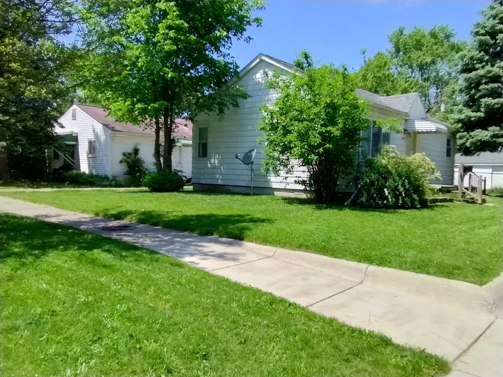 Reliable lawn care service near you in Clinton Township, MI by Cut & Shine