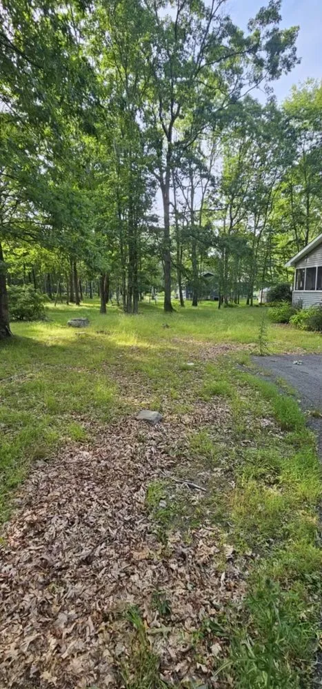 Expert yard maintenance experts serving Dingmans Ferry, PA - Cut Away Lawn Care