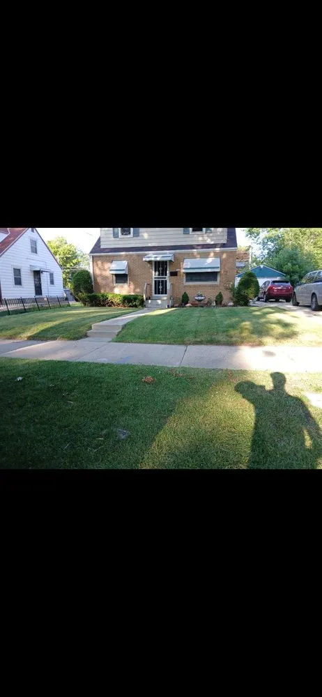 Expert yard cleanup service in Milwaukee, WI by Cut Close Lawn Care and Landscaping
