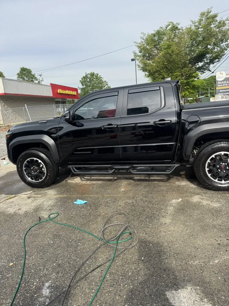 Reliable garden landscaping for year-round maintenance in Atlanta, GA by Cut Different Lawn Care