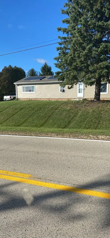 Trusted yard cleanup service for year-round maintenance in Machesney Park, IL by Cut master mowing service