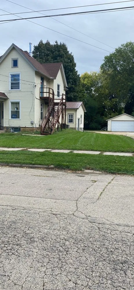 Local residential landscaping experts serving Machesney Park, IL - Cut master mowing service