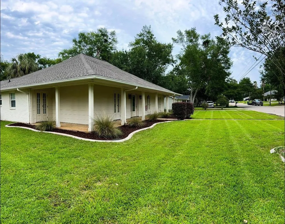 Top-rated lawn mowing service with custom design in Waveland, MS by Cut N Go