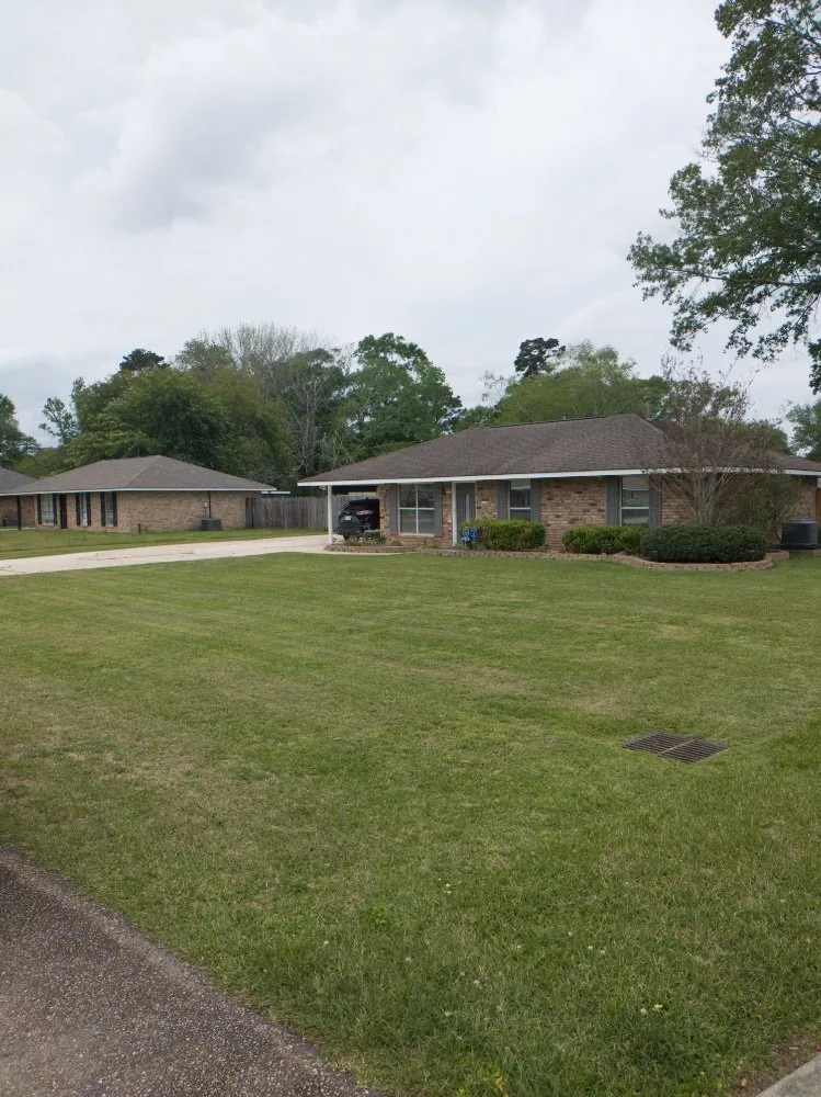 Top-rated lawn care service in Denham Springs, LA by Cut Plus Lawn & Landscape