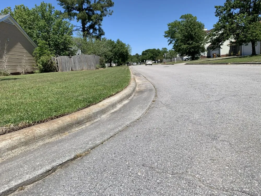 Professional lawn care service experts serving Jacksonville, NC - Cut The World Lawncare