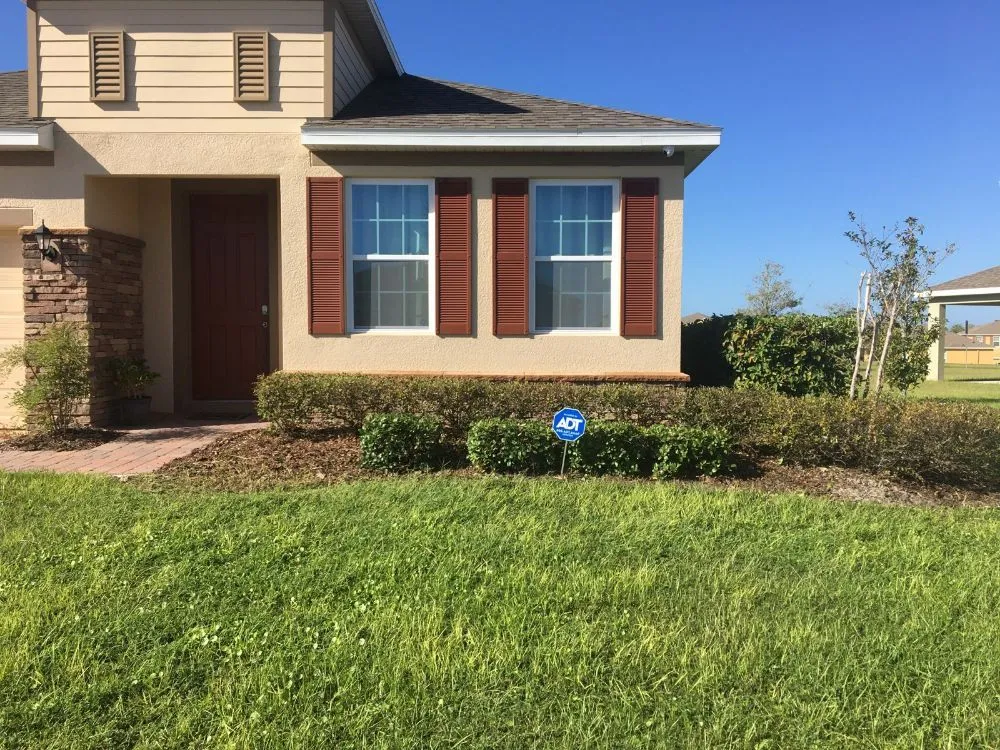 Professional outdoor landscaping for homes across Kissimmee, FL - Cut4les