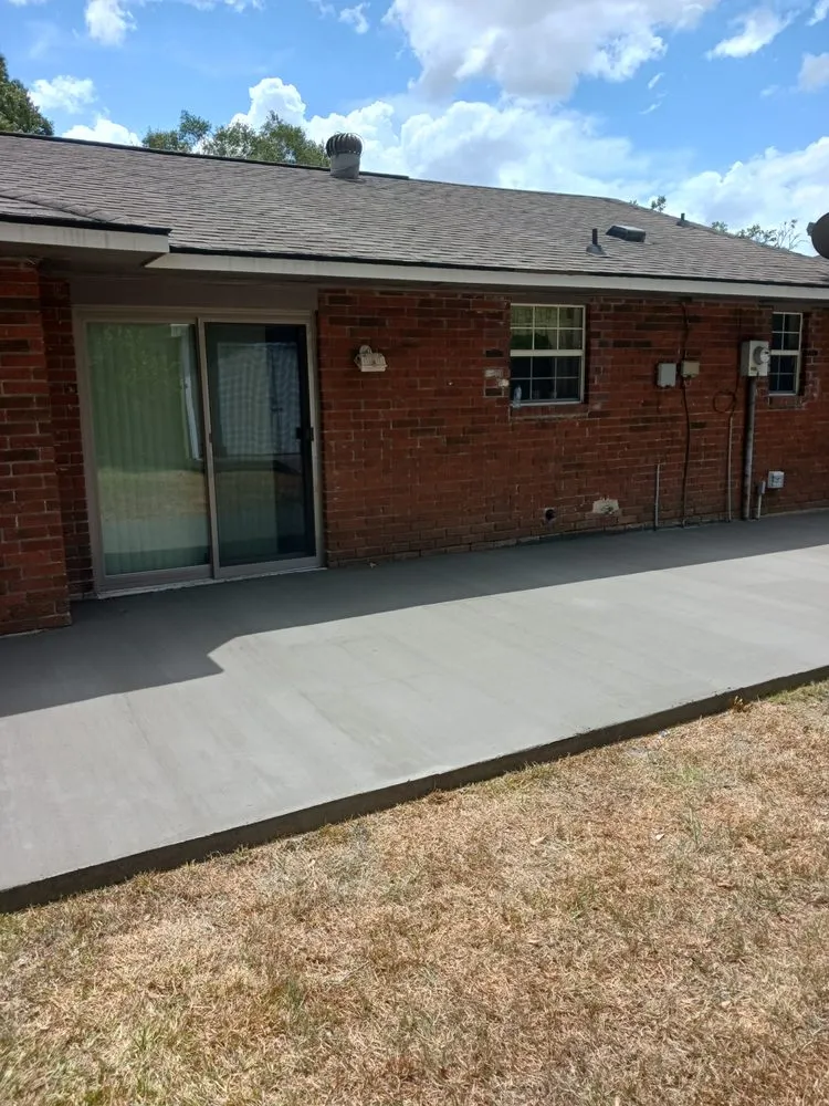 Custom outdoor landscaping experts serving Watson, LA - Cute Aza Button Fence and Lawn