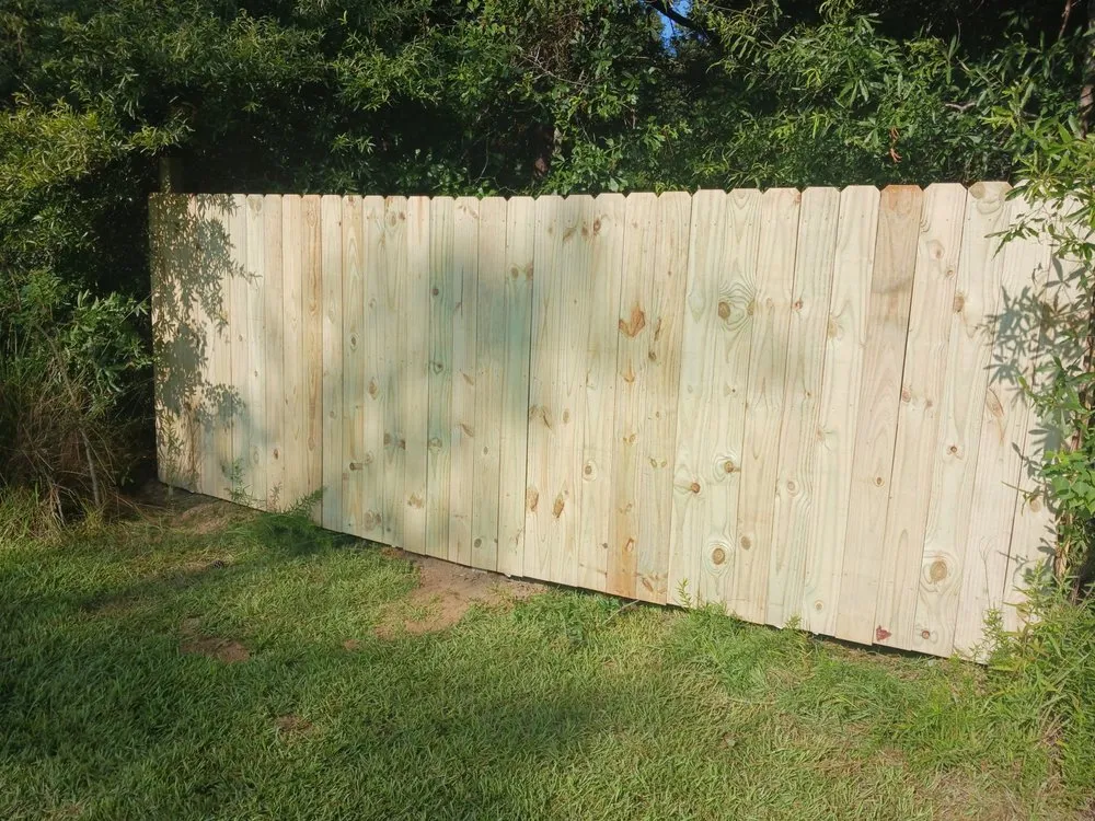 Reliable yard maintenance in Watson, LA by Cute Aza Button Fence and Lawn