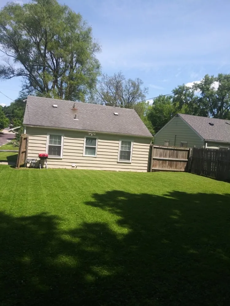 Local yard cleanup service in Peoria, IL by Cutline Lawn Care
