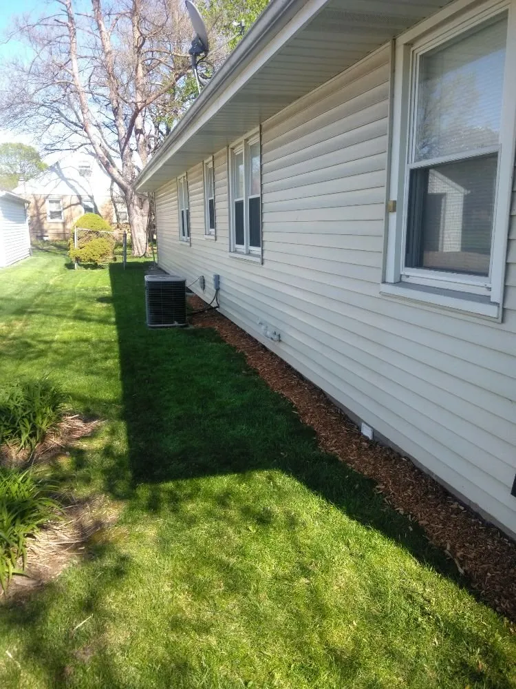 Top-rated lawn care service with custom design in Peoria, IL by Cutline Lawn Care
