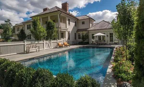 Cutn' Edge Landscaping Logo