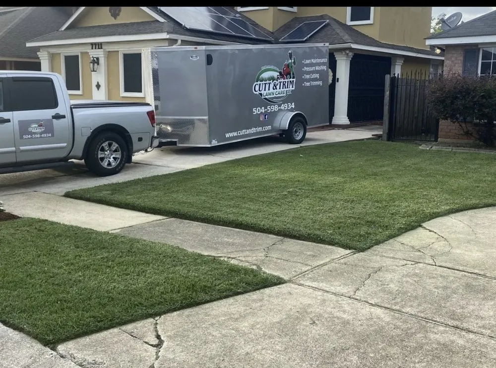 Custom garden landscaping for homes in New Orleans, LA by Cutt & Trim Lawn Care