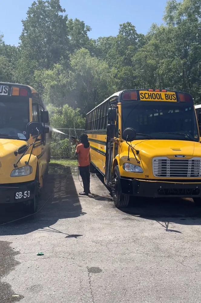 Local yard cleanup service in New Orleans, LA by Cutt & Trim Lawn Care