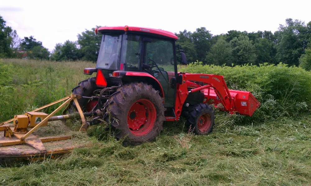 Reliable lawn care service in Louisville, KY by Cutter Lawn Care