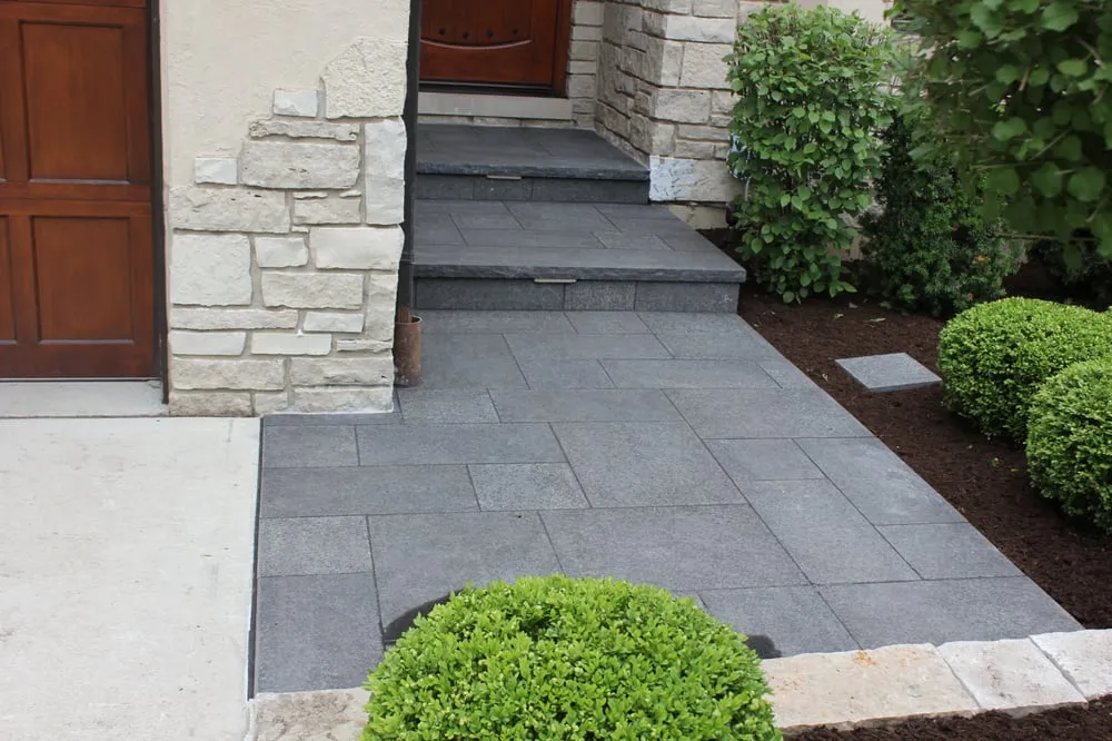 Top-rated residential landscaping with custom design in Elmhurst, IL by Cutter's Landscaping