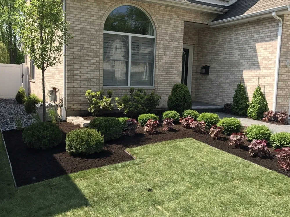 Expert outdoor landscaping in Elmhurst, IL by Cutter's Landscaping