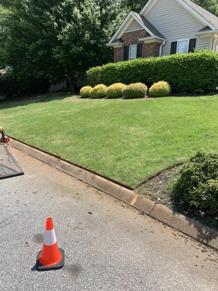 Custom lawn mowing service experts serving Simpsonville, SC - Cuttin’ Bladez Lawn Care