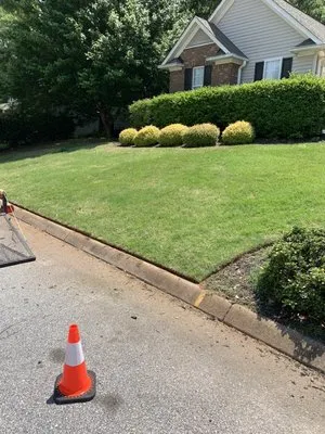 Cuttin’ Bladez Lawn Care Logo