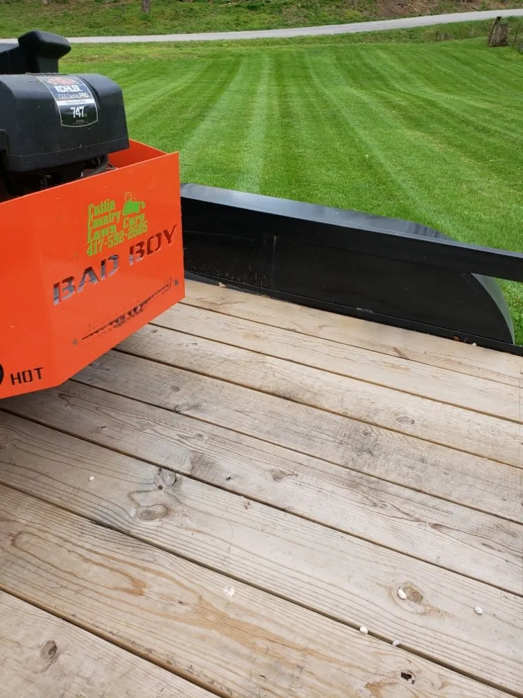 Top-rated residential landscaping experts serving Diamond, MO - Cuttin Country Lawn Care
